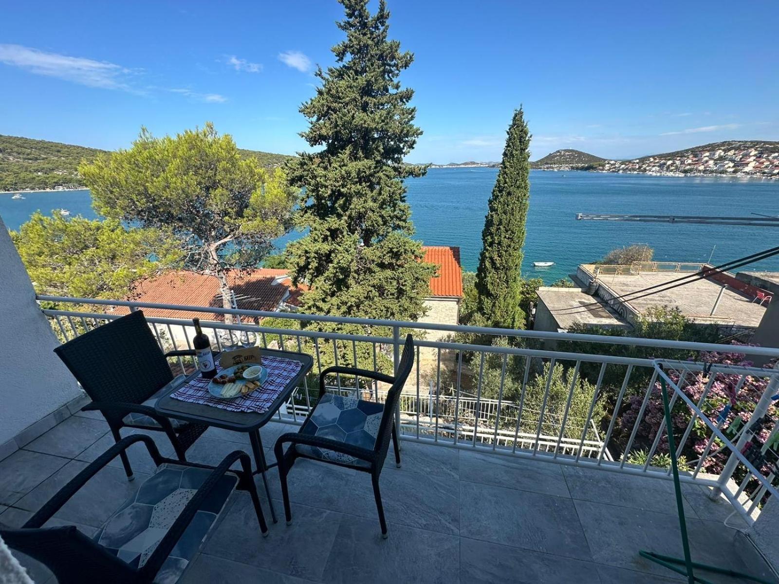 Apartment Mip Tisno Luaran gambar