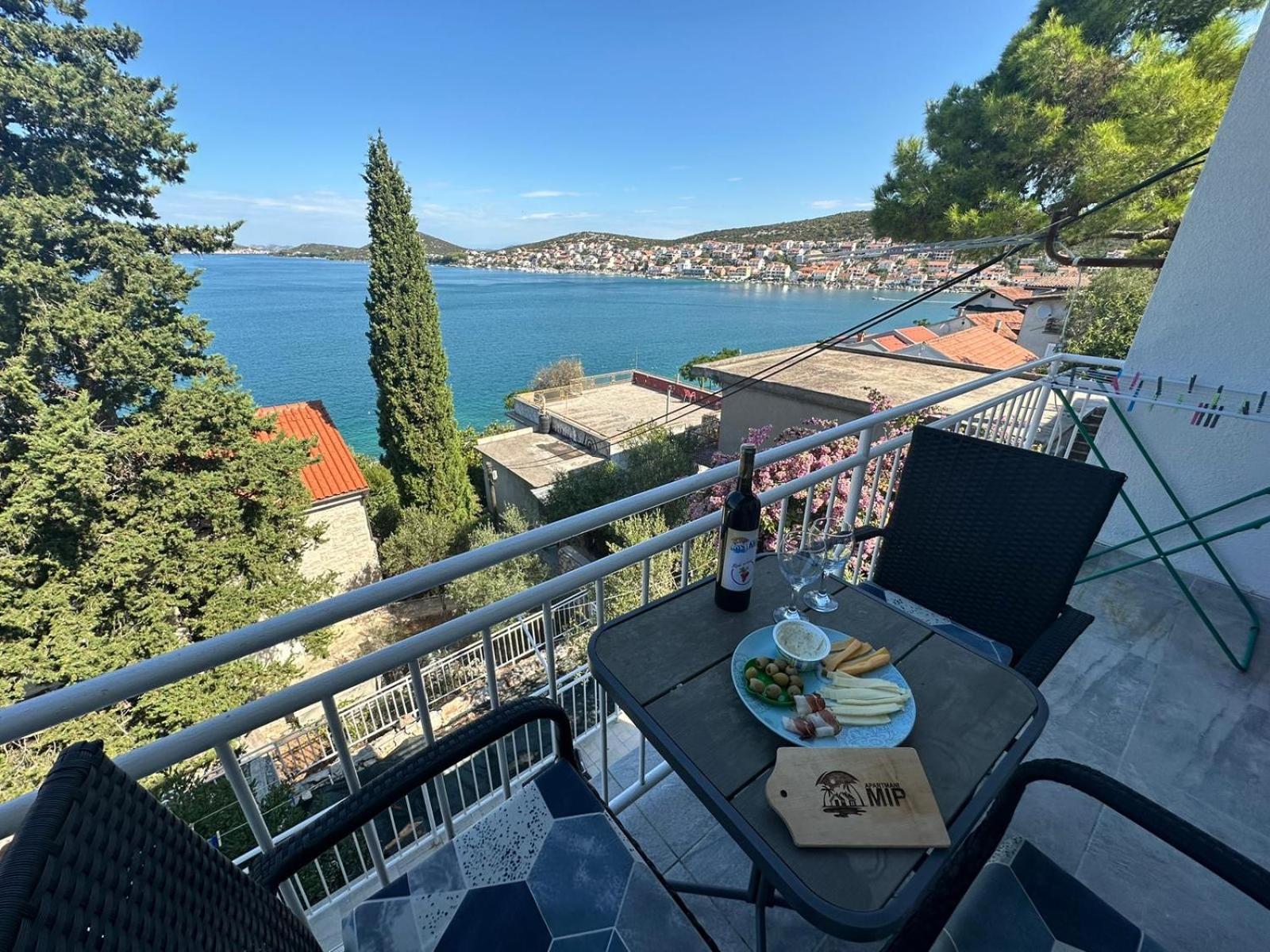 Apartment Mip Tisno Luaran gambar