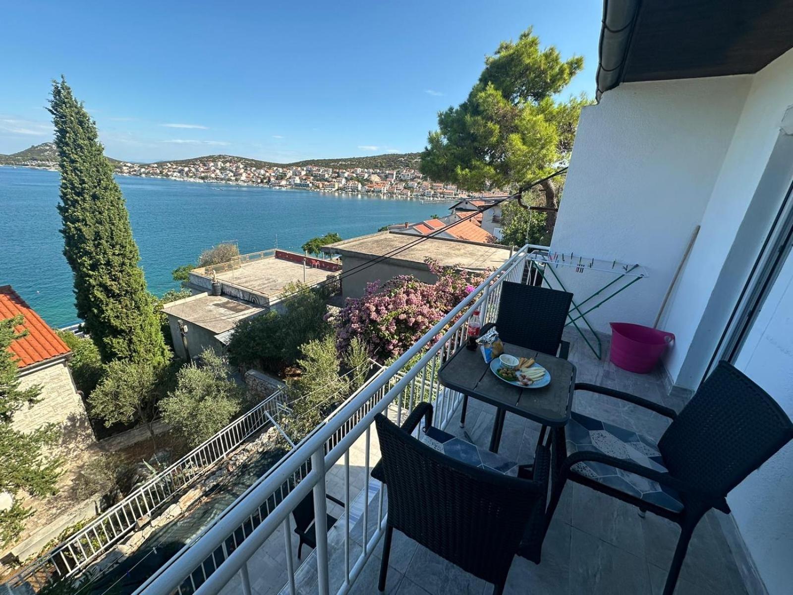 Apartment Mip Tisno Luaran gambar