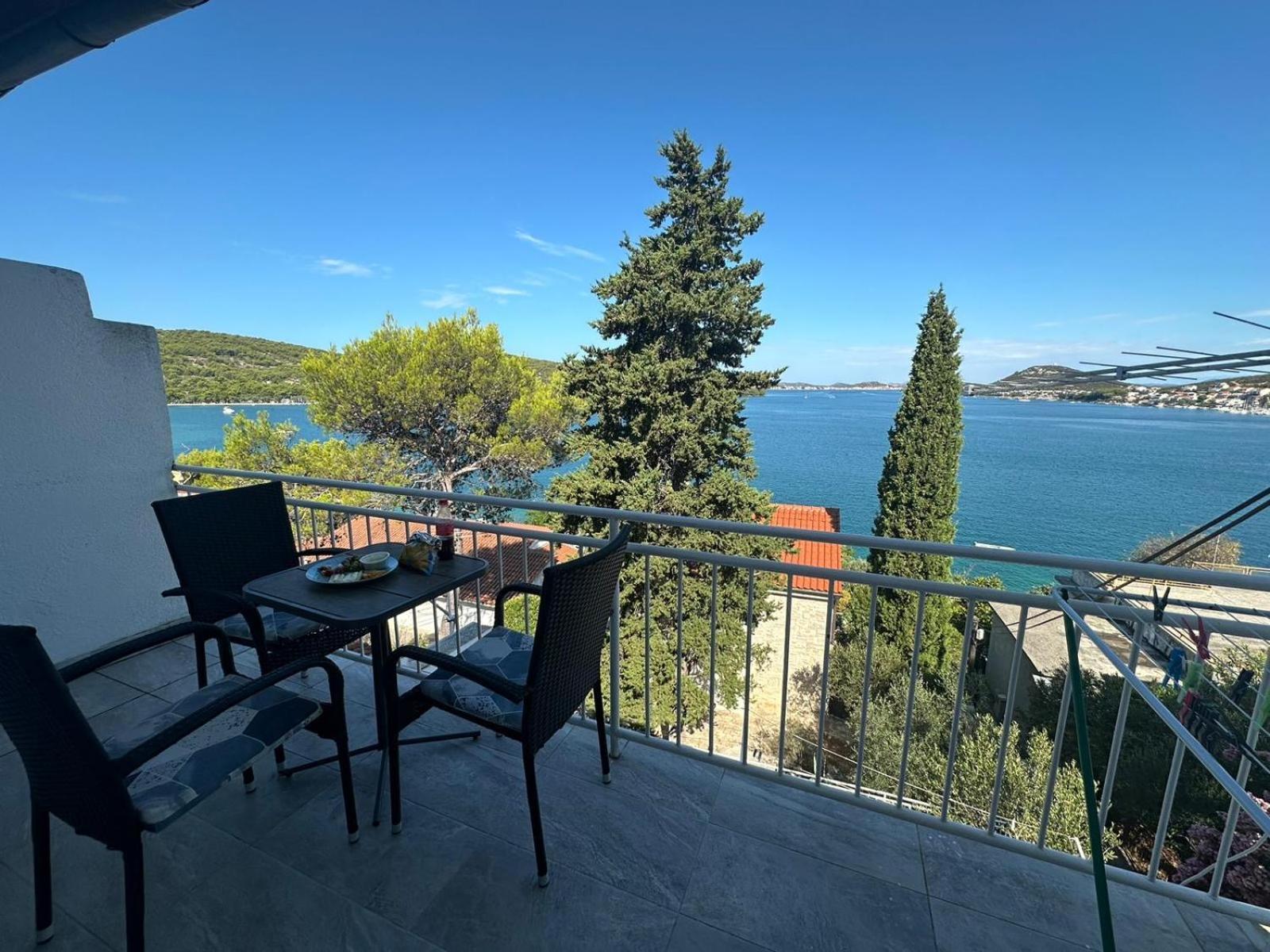 Apartment Mip Tisno Luaran gambar
