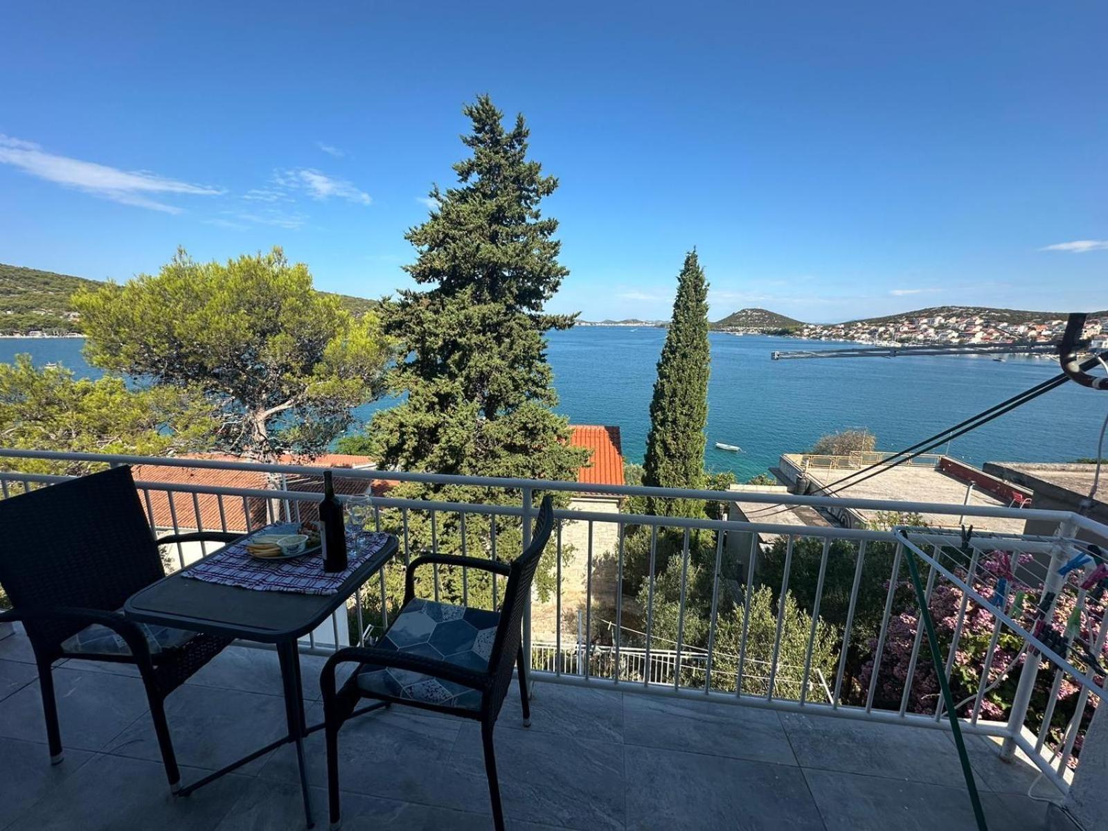 Apartment Mip Tisno Luaran gambar